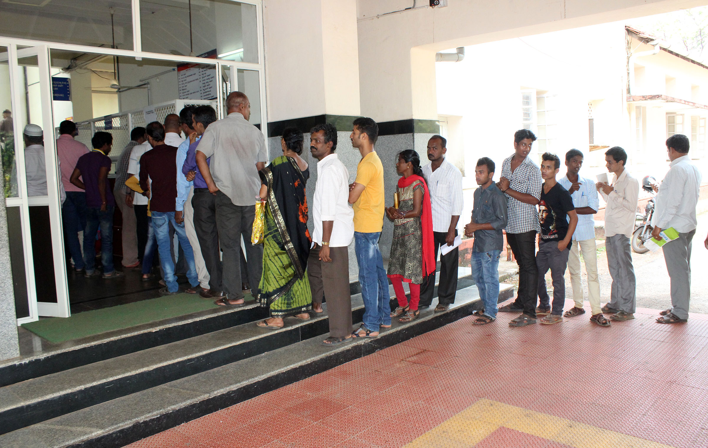 ತುರ್ತು ಚಿಕಿತ್ಸಾ ಘಟಕಕ್ಕೆ ಹೆಚ್ಚುವರಿ ವೈದ್ಯರ ನೇಮಕ: ಜಿಲ್ಲಾ ಸರ್ಜನ್